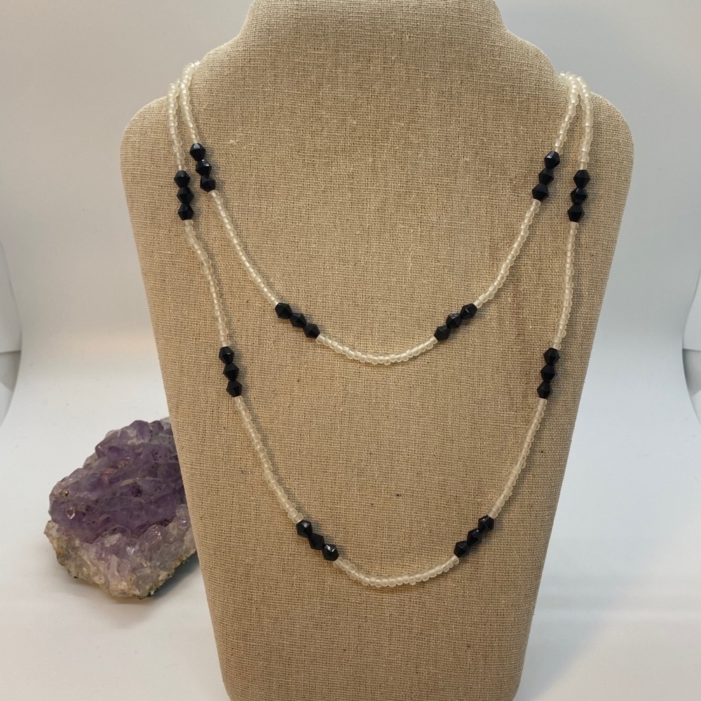 💥NWT💥 Black and White 20” Long Necklace